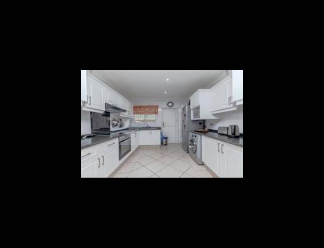 3 BEDROOM SIMPLEX RENTED IN SOMERSET PARK